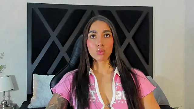 Snapshot of KAYLA_BATISTA chatting on July 1, 2026, 12:01 am KAYLA BATISTA online show from July 1, 2026, 12:01 am
