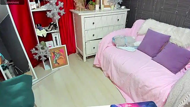 Snapshot of Queen_baby chatting on December 7, 2024, 11:07 am Queen baby online show from December 7, 2024, 11:07 am