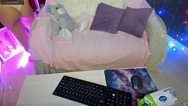 Snapshot of Queen_baby chatting on December 29, 2024, 2:49 am Queen baby online show from December 29, 2024, 2:49 am