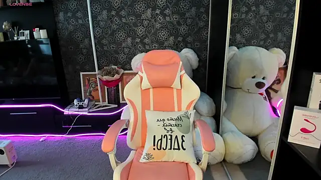 Snapshot of Queen_baby chatting on September 21, 2025, 6:26 am Queen baby online show from September 21, 2025, 6:26 am