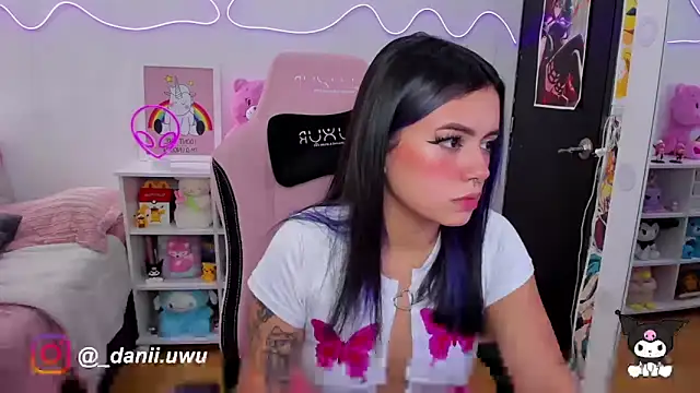 Snapshot of CuteDani_ chatting on March 5, 2025, 6:01 pm CuteDani online show from March 5, 2025, 6:01 pm