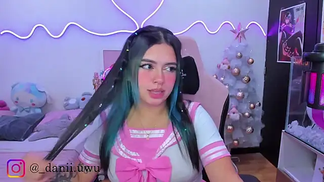 Snapshot of CuteDani_ chatting on November 27, 2025, 6:15 am CuteDani online show from November 27, 2025, 6:15 am