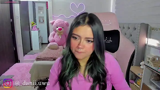 Snapshot of CuteDani_ chatting on July 15, 2026, 5:18 pm CuteDani online show from July 15, 2026, 5:18 pm