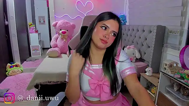 Snapshot of CuteDani_ chatting on July 25, 2026, 8:34 am CuteDani online show from July 25, 2026, 8:34 am