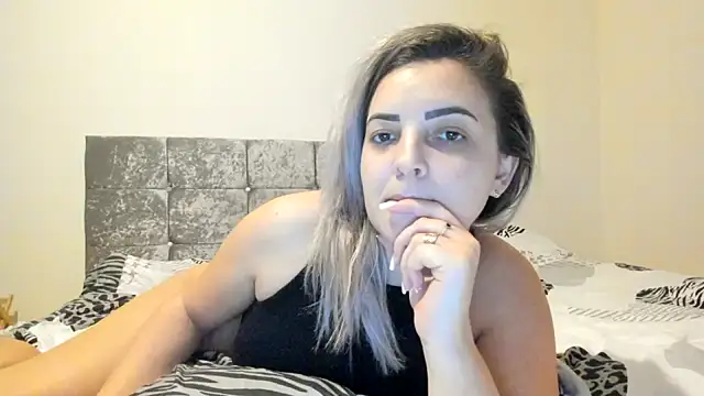 Snapshot of leilahot14 chatting on January 15, 2025, 2:24 pm leilahot14 online show from January 15, 2025, 2:24 pm