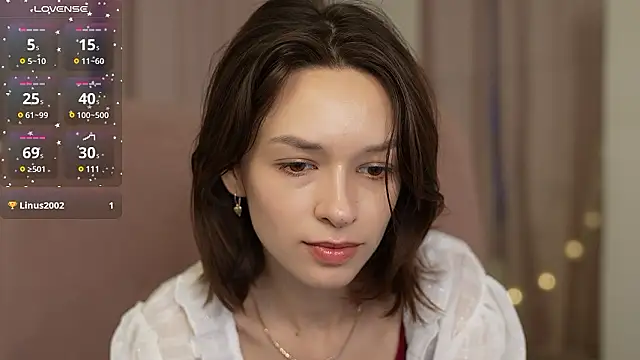 Snapshot of VivianLy_ chatting on December 3, 2024, 10:39 am VivianLy online show from December 3, 2024, 10:39 am