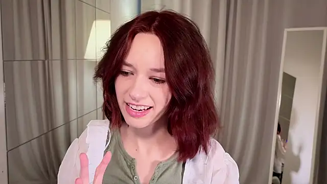 Snapshot of VivianLy_ chatting on March 12, 2025, 7:57 am VivianLy online show from March 12, 2025, 7:57 am