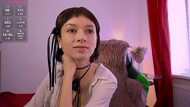 VivianLy  online show from March 9, 2026, 11:47 am