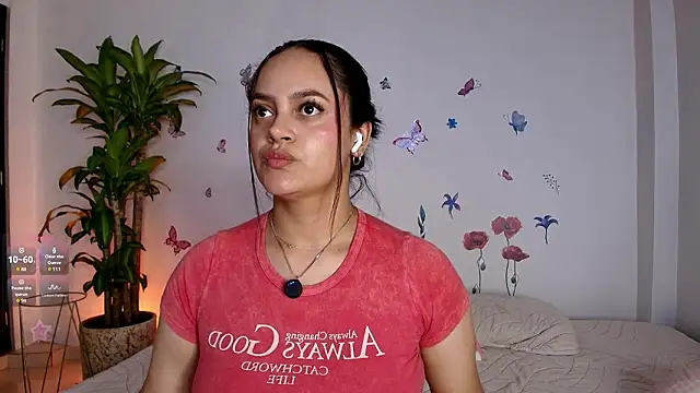 Snapshot of VICTORIABLACK_@xh chatting on February 24, 2026, 7:34 pm VICTORIABLACK xh online show from February 24, 2026, 7:34 pm