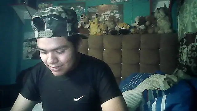 Snapshot of Valesh20 chatting on November 17, 2025, 12:05 am Valesh20 online show from November 17, 2025, 12:05 am