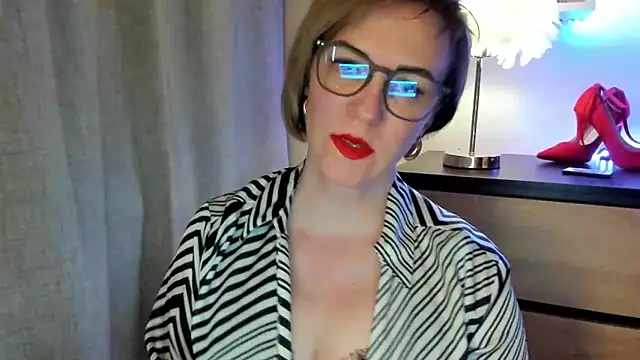 feliziaDesire online show from October 19, 2025, 1:12 pm