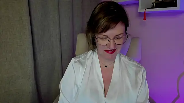 feliziaDesire online show from May 18, 2026, 6:14 pm