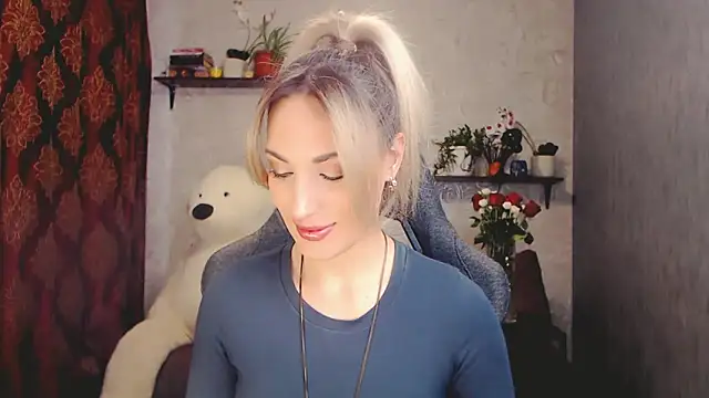 MillaXQueen online show from March 10, 2025, 9:53 am