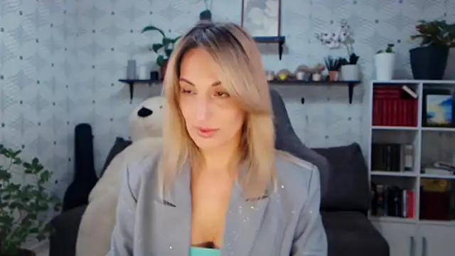 MillaXQueen online show from February 11, 2026, 3:50 pm