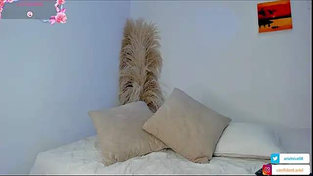 ariel35 online show from April 13, 2026, 8:25 pm