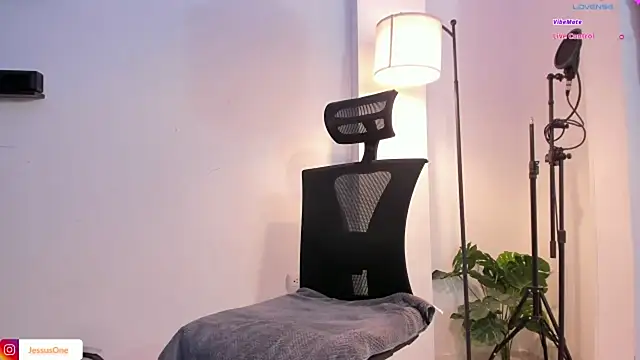 Snapshot of JesusOne chatting on January 8, 2025, 5:27 am JesusOne online show from January 8, 2025, 5:27 am