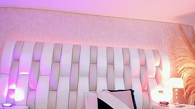 Rebeca jones online show from March 3, 2026, 12:33 pm