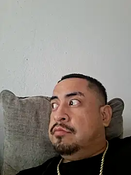 Snapshot of hungpenis210 chatting on November 22, 2025, 6:18 pm hungpenis210 online show from November 22, 2025, 6:18 pm