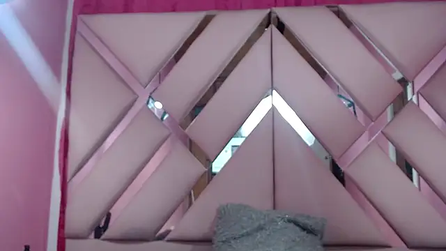 nathaly low1 online show from February 5, 2025, 9:46 am