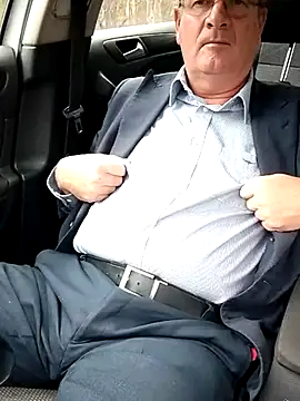 stiffandlubedxh online show from September 29, 2025, 10:14 pm