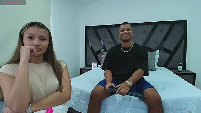 AnnieAndStefan online show from March 13, 2025, 12:46 pm