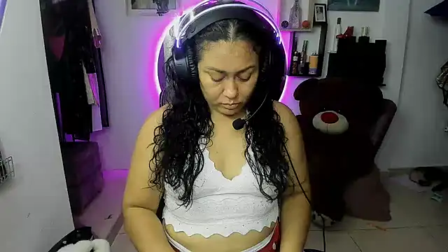 Snapshot of AliceFox_Milf chatting on March 21, 2026, 3:33 am AliceFox Milf online show from March 21, 2026, 3:33 am