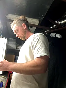 Snapshot of mandjpuff2 chatting on December 8, 2024, 5:50 am mandjpuff2 online show from December 8, 2024, 5:50 am