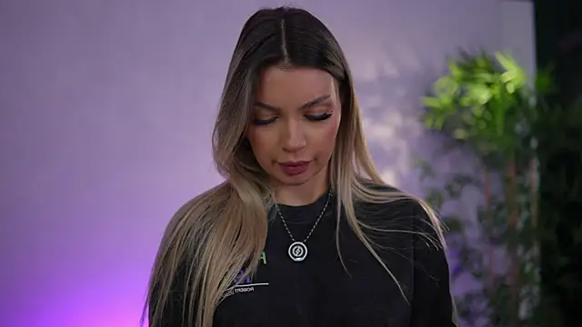 ArtTeasee online show from April 8, 2026, 5:29 am