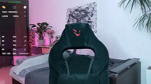 pale skin online show from October 26, 2025, 2:23 pm