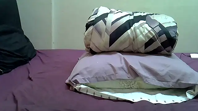 AddictiveAssCurves online show from December 18, 2025, 10:10 am