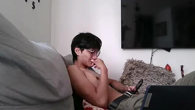 LuiSexvill online show from September 12, 2025, 7:47 pm