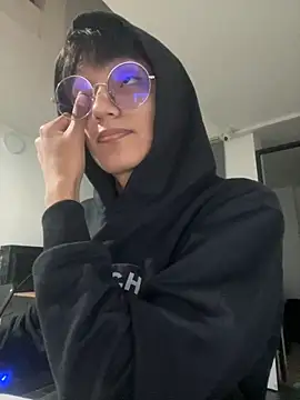 LuiSexvill online show from November 28, 2025, 6:05 am