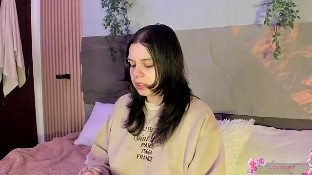 Mey moon online show from April 28, 2026, 4:06 am