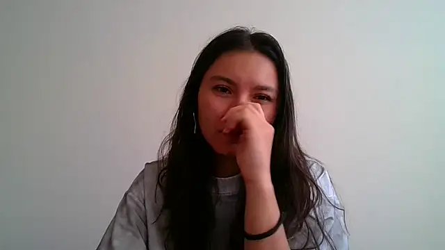  andygirl online show from May 13, 2026, 7:33 pm