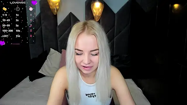 StephanieSweety online show from December 20, 2024, 2:05 pm