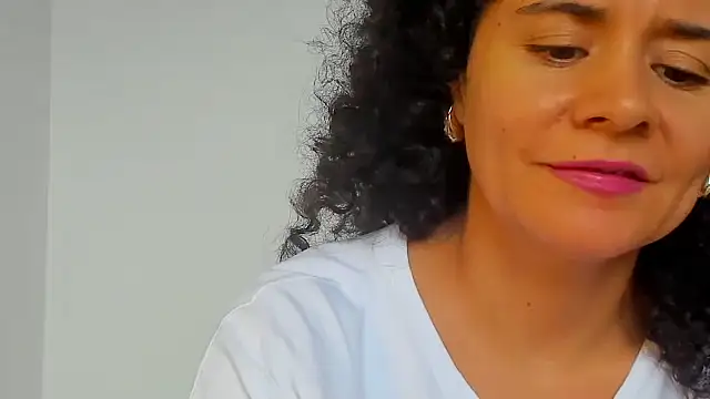 Sami Hotie1 online show from September 18, 2025, 8:44 pm