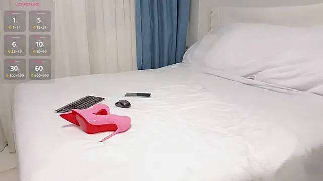 missmiamore online show from December 8, 2024, 8:36 pm