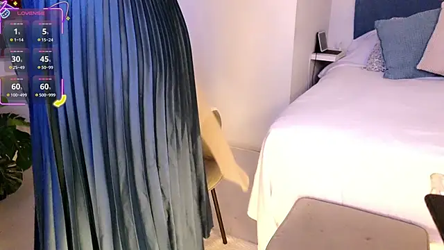 missmiamore online show from October 8, 2025, 8:28 pm