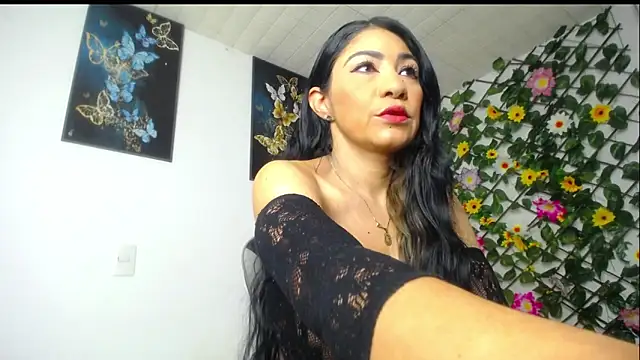 luzcastillo07 online show from February 6, 2026, 9:12 am