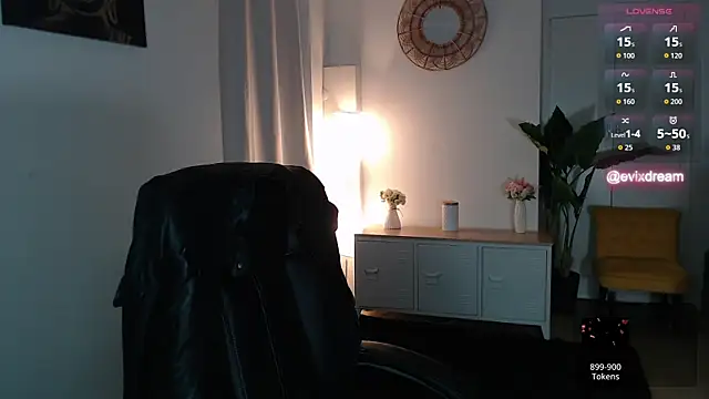 Snapshot of Crystal-dreamt chatting on May 1, 2026, 9:14 am Crystal-dreamt online show from May 1, 2026, 9:14 am