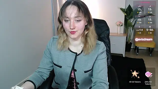 Snapshot of Crystal-dreamt chatting on May 2, 2026, 9:03 am Crystal-dreamt online show from May 2, 2026, 9:03 am