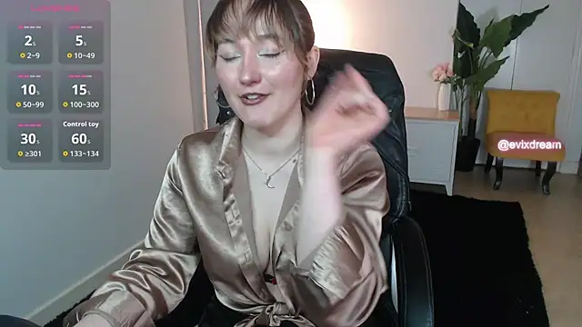 Snapshot of Crystal-dreamt chatting on May 13, 2026, 1:30 pm Crystal-dreamt online show from May 13, 2026, 1:30 pm
