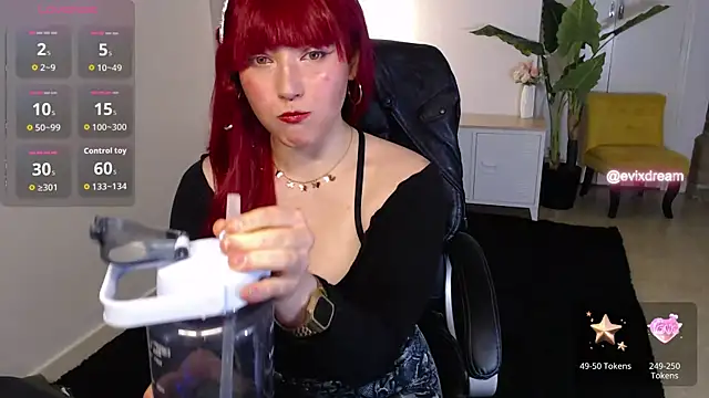 Snapshot of Crystal-dreamt chatting on May 17, 2026, 1:07 pm Crystal-dreamt online show from May 17, 2026, 1:07 pm