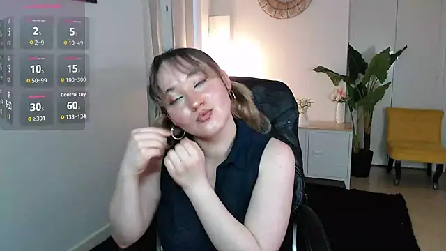Snapshot of Crystal-dreamt chatting on May 31, 2026, 9:27 am Crystal-dreamt online show from May 31, 2026, 9:27 am