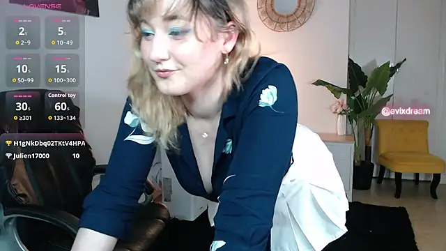 Snapshot of Crystal-dreamt chatting on June 4, 2026, 1:17 pm Crystal-dreamt online show from June 4, 2026, 1:17 pm