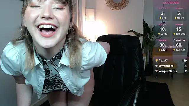 Snapshot of Crystal-dreamt chatting on June 30, 2026, 9:10 am Crystal-dreamt online show from June 30, 2026, 9:10 am