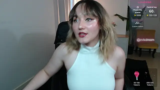 Snapshot of Crystal-dreamt chatting on July 11, 2026, 1:58 pm Crystal-dreamt online show from July 11, 2026, 1:58 pm