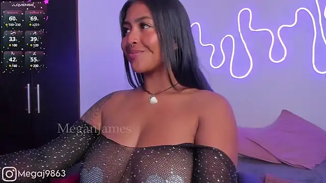 meganjames1 online show from January 21, 2025, 3:54 pm