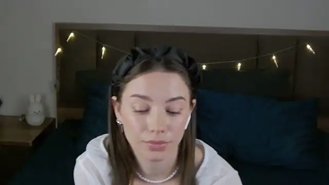 sinthiaroze online show from March 21, 2025, 5:56 pm