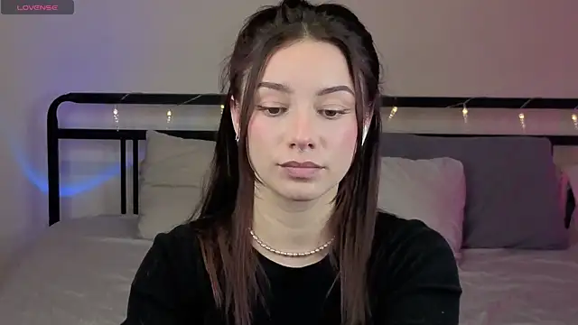 sinthiaroze online show from October 27, 2025, 7:29 pm